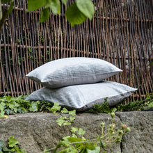 House Doctor Kissenbezug Pale Stripes grau - Kissenhülle aus Samt 30x50 cm