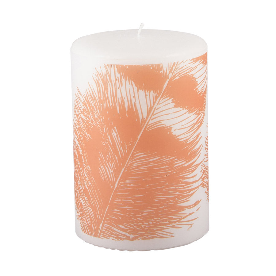 Broste Stumpenkerze Feather in orange - große weiße Kerze mit Banderole