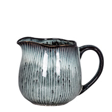 Broste Milchkännchen Nordic aus Steingut in grau-blau Tönen