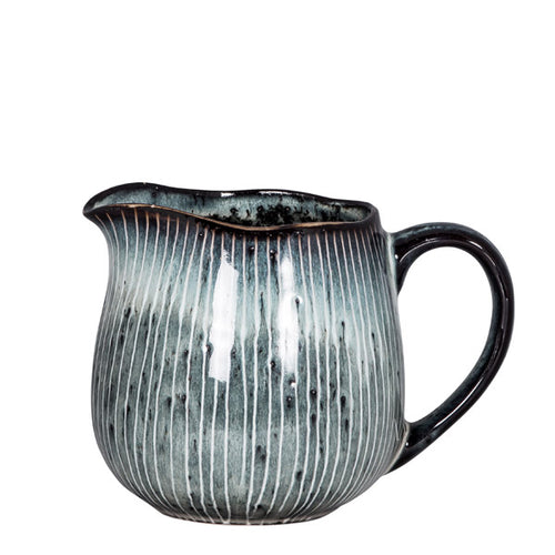 Broste Milchkännchen Nordic aus Steingut in grau-blau Tönen