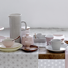 Bloomingville Teekanne Alberte in vanille mit Rattanhenkel - Keramikkanne in pastell gelb