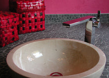 Natursteinbordüre cosmic black aus Lavagestein von stein & ambiente