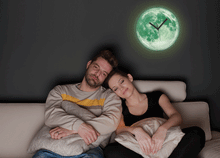 Moon Clock - Monduhr von Kikkerland
