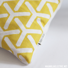 Bio Baumwolle Sofakissen Canvas in gelb von Pete & Sally in 50x50 cm made in Germany