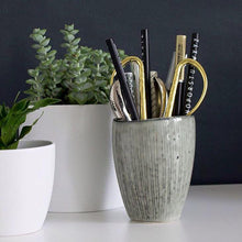 Broste Copenhagen Becher Nordic - Tasse ohne Henkel aus Steingut in grau-blau Tönen