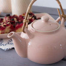 Bloomingville Teekanne Alberte in vanille mit Rattanhenkel - Keramikkanne in pastell gelb