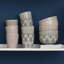Aspegren Krug Stripes schwarz  - weißer Porzellankrug mit schwarzem Streifendesign