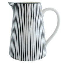 Aspegren Krug Stripes schwarz  - weißer Porzellankrug mit schwarzem Streifendesign