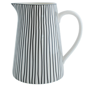 Aspegren Krug Stripes schwarz  - weißer Porzellankrug mit schwarzem Streifendesign