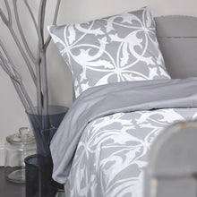 Peppa Grace Plaid Vigo 150x200 cm - schöne Sofadecke in grau-weiß aus Baumwollsatin