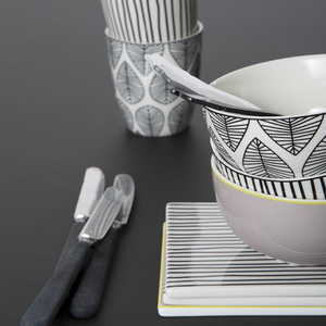 Aspegren Müslischale Stripes schwarz - kleine Porzellanschüssel mit schwarzem Streifenmotiv