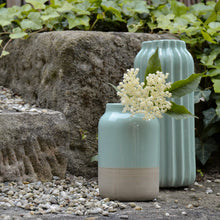 Broste Copenhagen Blumenvase Tall Luana in grün - Vase aus Steingut