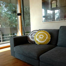Rundes Kissen ø 50 cm mit Batikmotiv in pflaume von broste Copenhagen