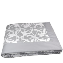 Peppa Grace Plaid Vigo 150x200 cm - schöne Sofadecke in grau-weiß aus Baumwollsatin